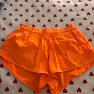 lululemon hotty hot 2.5 inch shorts